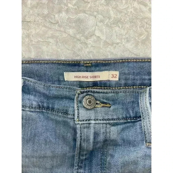 Levis High Rise Cut Off Denim Jean Shorts Light Wash Frayed Hem Sz 32 stretch - Picture 2 of 9